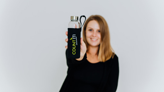 Nie mehr Durst leiden mit der COUNT IT Glasflasche.