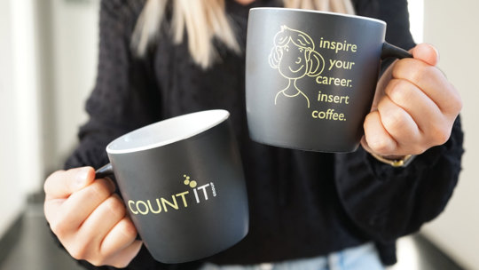 Kaffee-, Tee- oder Kakaogenuss aus der COUNT IT Tasse.