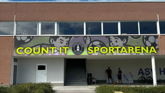 Eingang der COUNT IT Sportarena des ASV Hagenberg