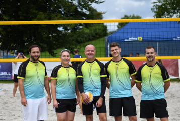Unser Volleyballteam, eingekleidet in COUNT IT Sportkollektion.