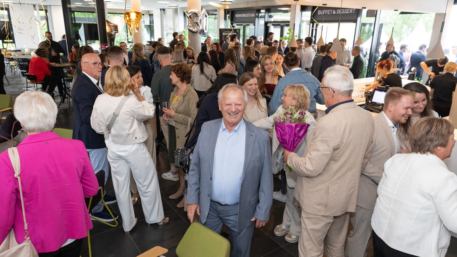 Maximilian Wurm in der Menschenmenge - Foto von Mag. Richard Haidinger - 30 Jahr Feier