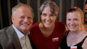 CEO Maximilian Wurm und Tochter Elisabeth mit Iris Kunrath (Senior Culture Coach bei Great Place to Work®, Mitte)