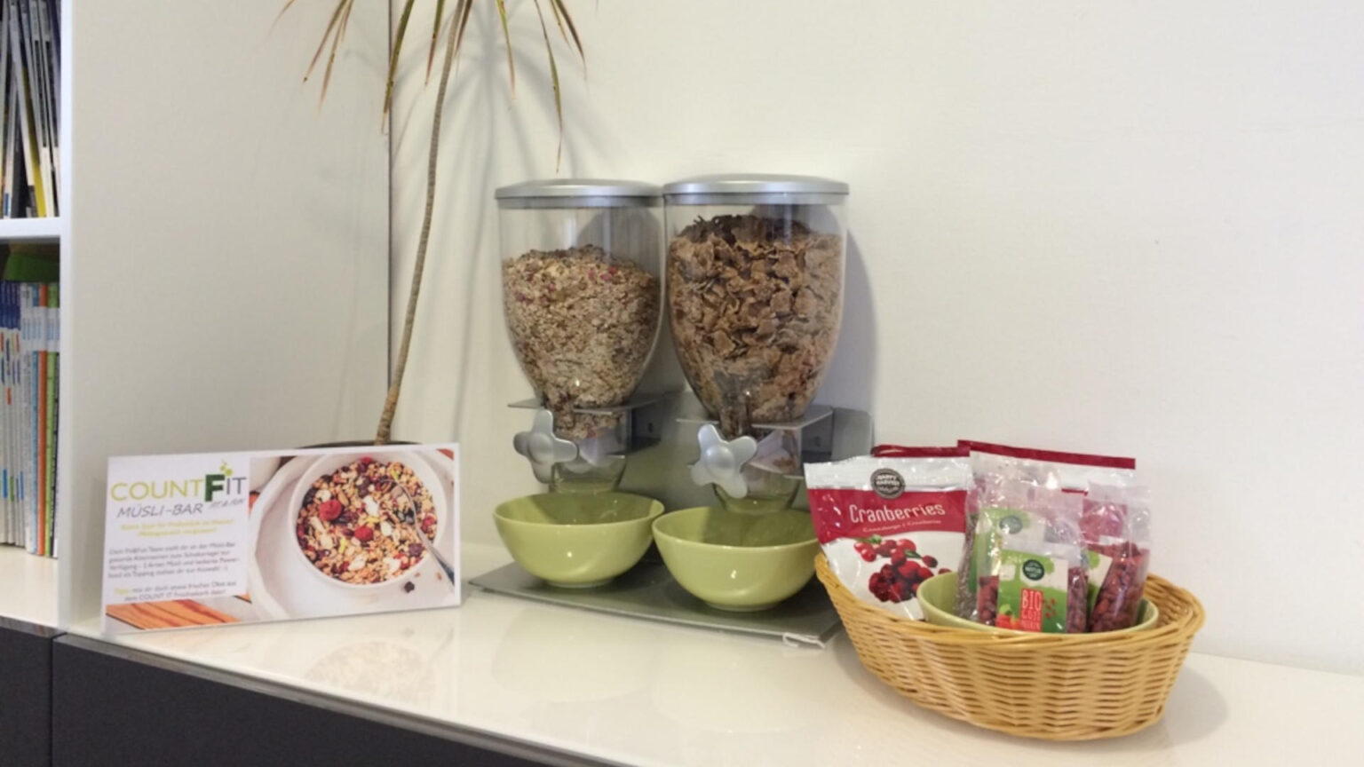 An der Müslibar darf man sich zu jeder Zeit bedienen.