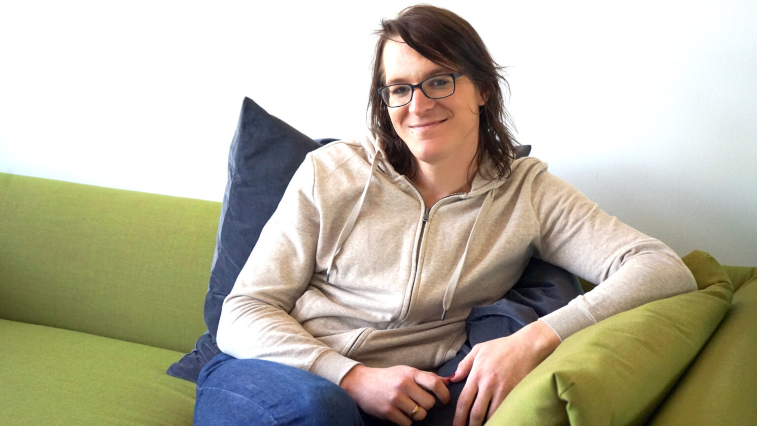 Lara ist Teamleiterin in der IT-Abteilung.